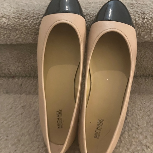 Michael Kors Sabrina Cap Toe Nude Leather Flats with Chain Detail – Size 10 - Picture 1 of 15